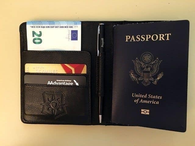 A new wallet that helps avoid being hacked while traveling Hacked while traveling