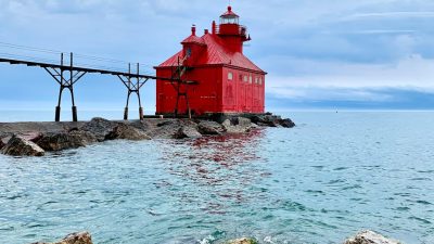 sturgeon bay ship canal pierhead lighthouse