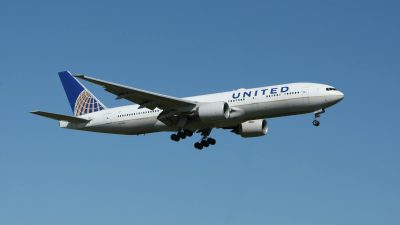 white united airlines plane