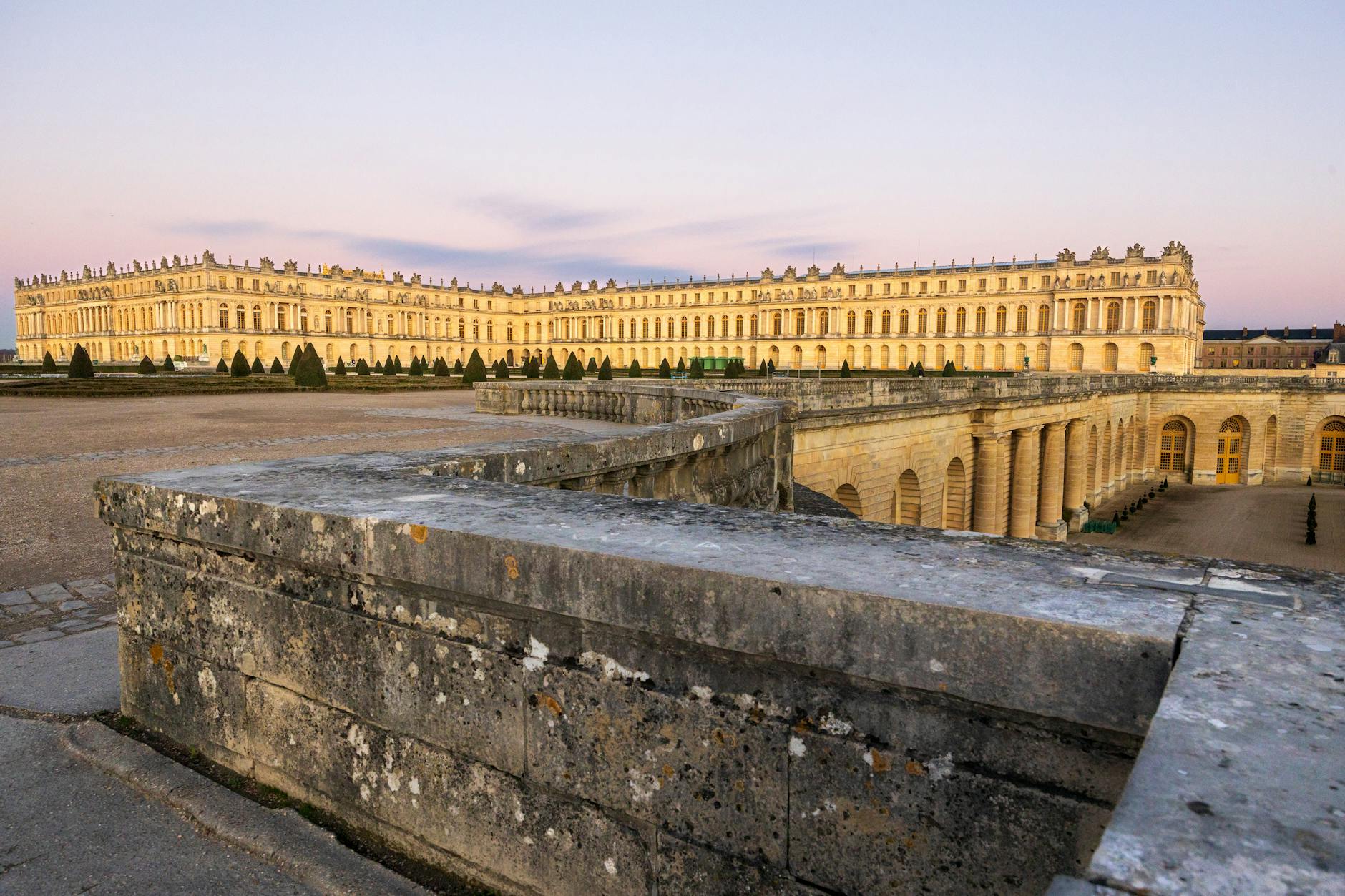 versailles palace in paris