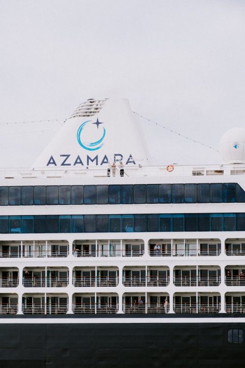 a cruise ship with the name azamara on it