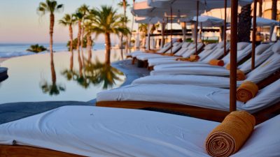 white outdoor lounge chairs