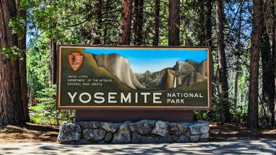 iconic yosemite national park entrance sign