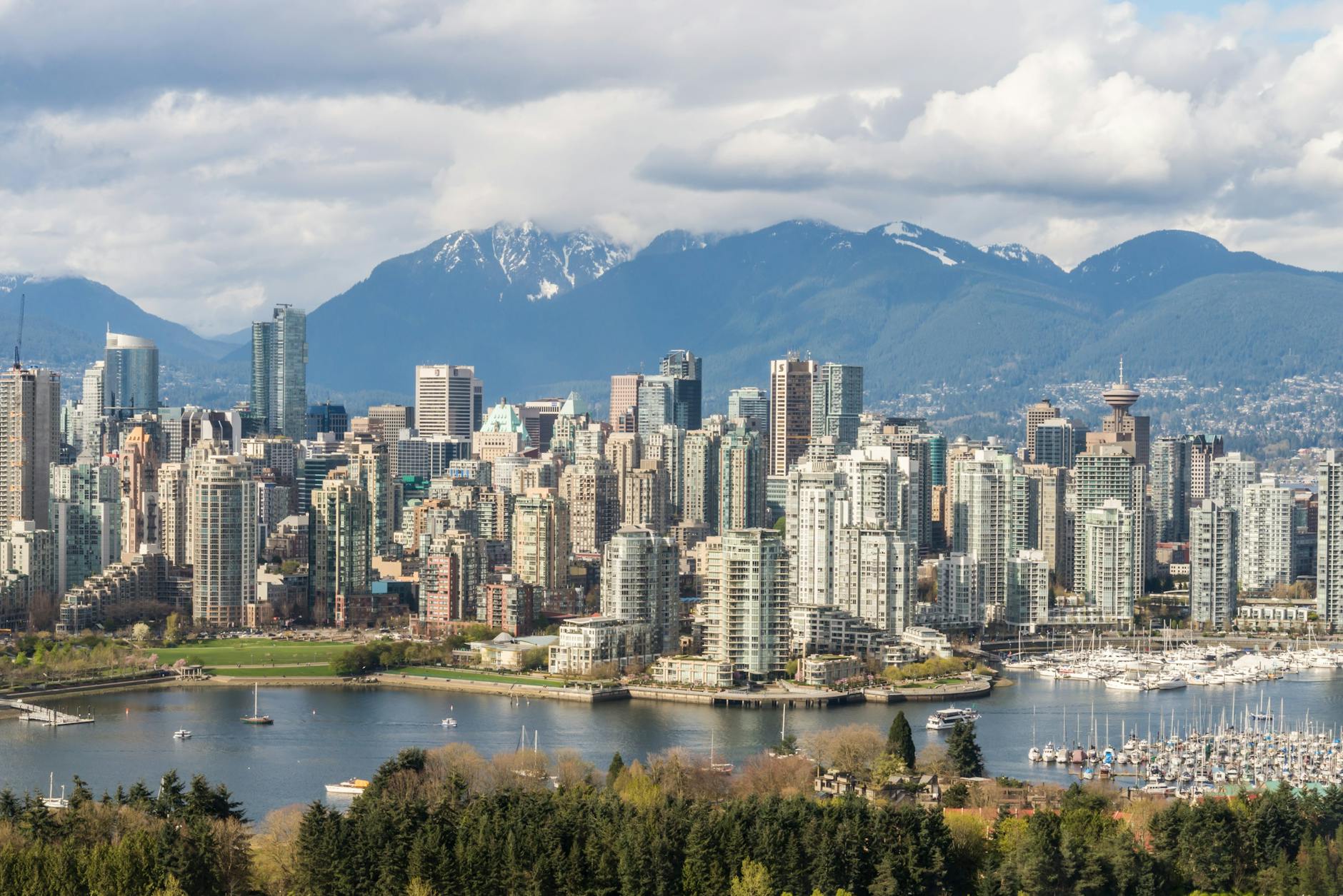 vancouver skyline with mountains and marina