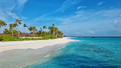 picturesque beach view in maldives with clear blue waters