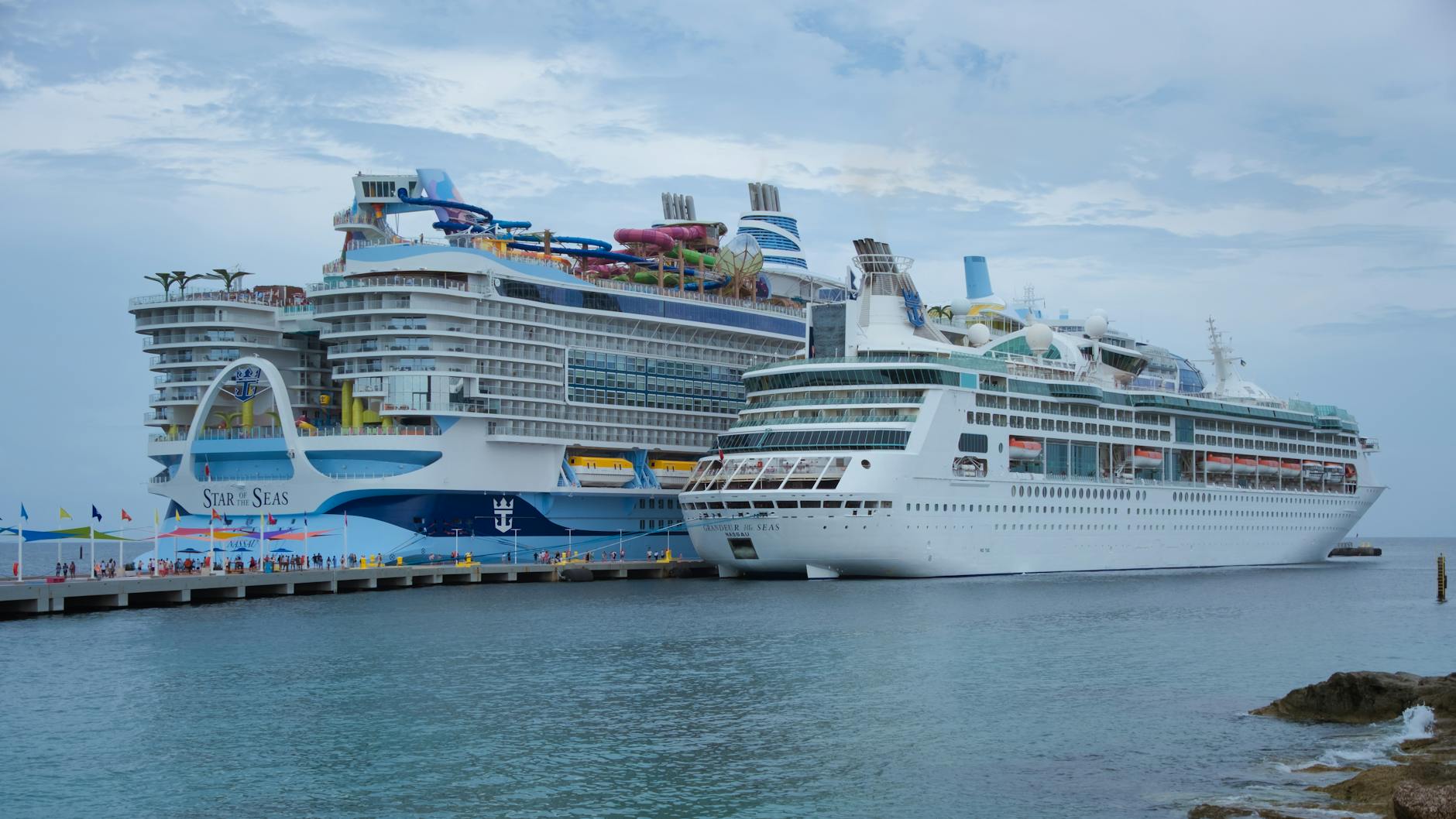 cruise ships docked in the bahamas harbor