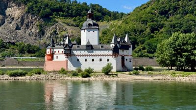 picturesque pfalzgrafenstein castle by the rhine