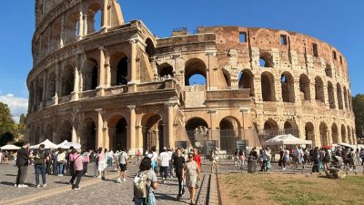 crowds at the historic colosseum rome