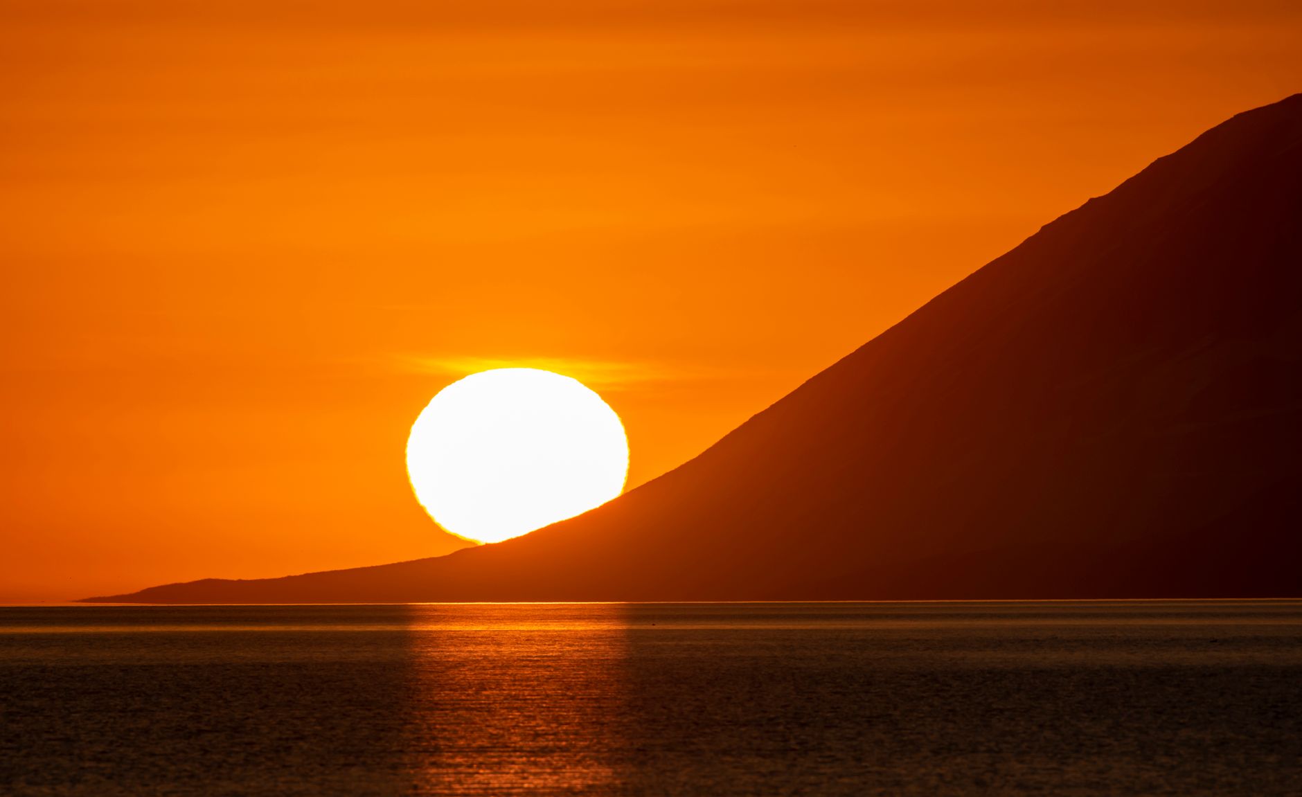 gorgeous sunset over icelandic ocean horizon