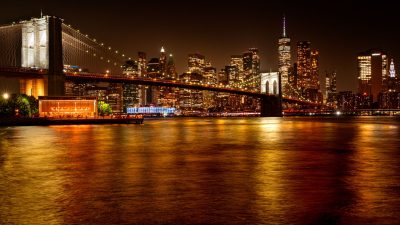 stunning night view of brooklyn bridge and manhattan skyline