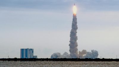 majestic rocket launch at kennedy space center