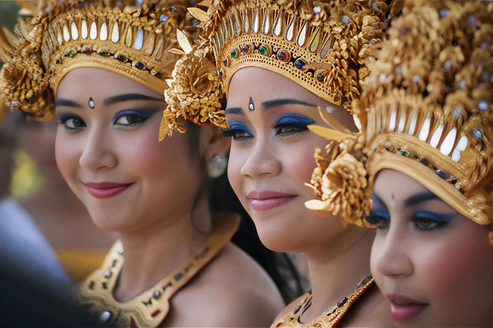 balinese women in traditional dance attire