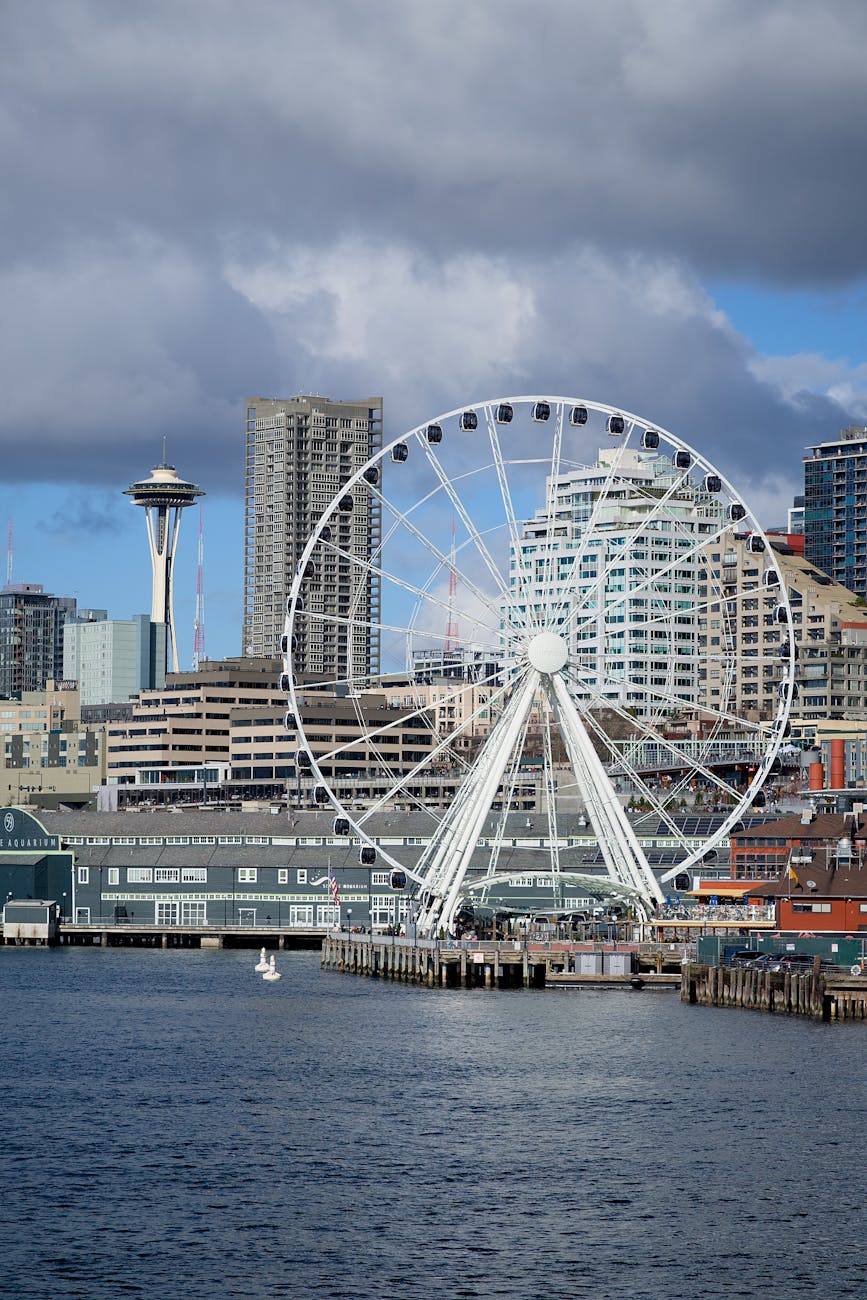 seattle skyline with great wheel and space needle