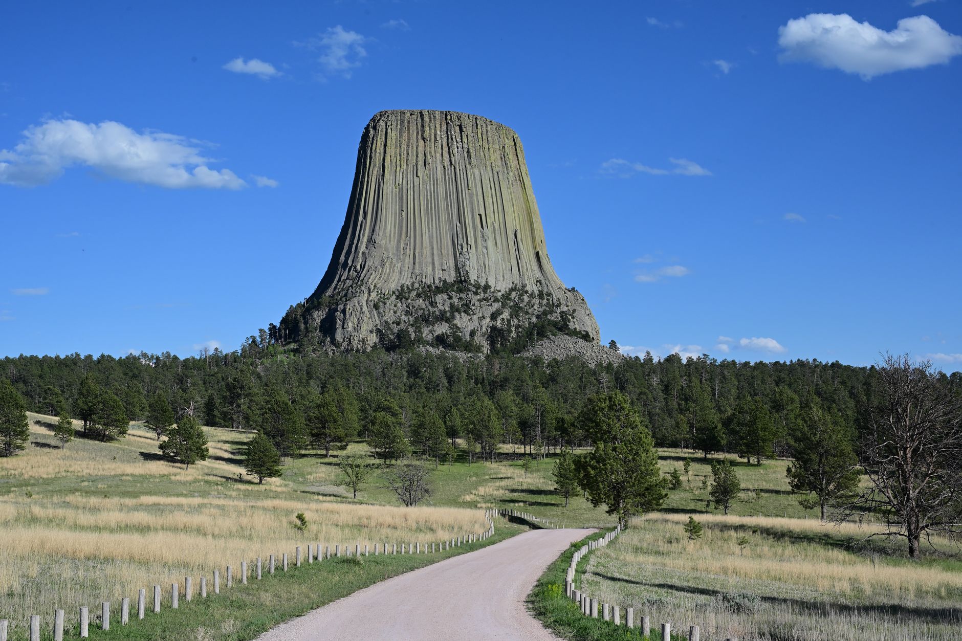 scenic view of devils tower in wyoming