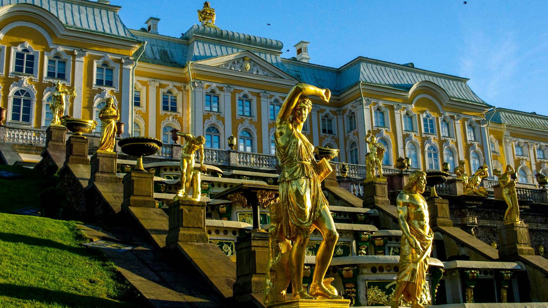 statues of the great cascade fountains