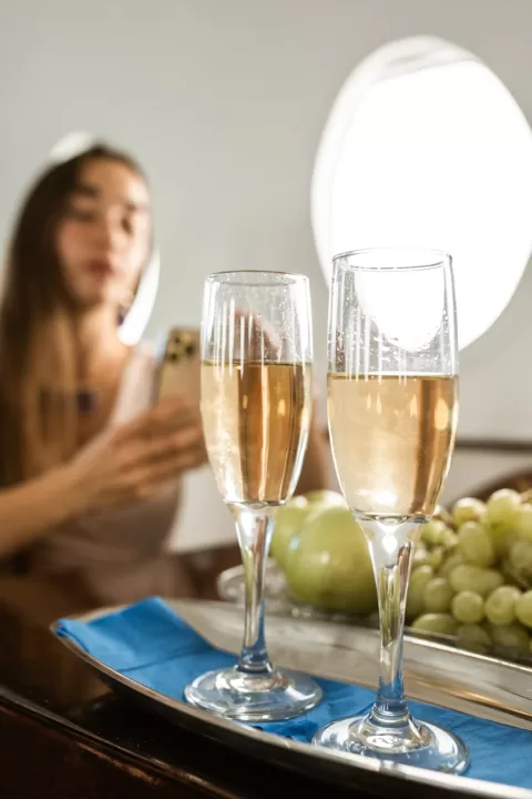 shallow focus photo of champagne glasses