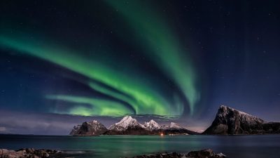 the northern lights above mountains