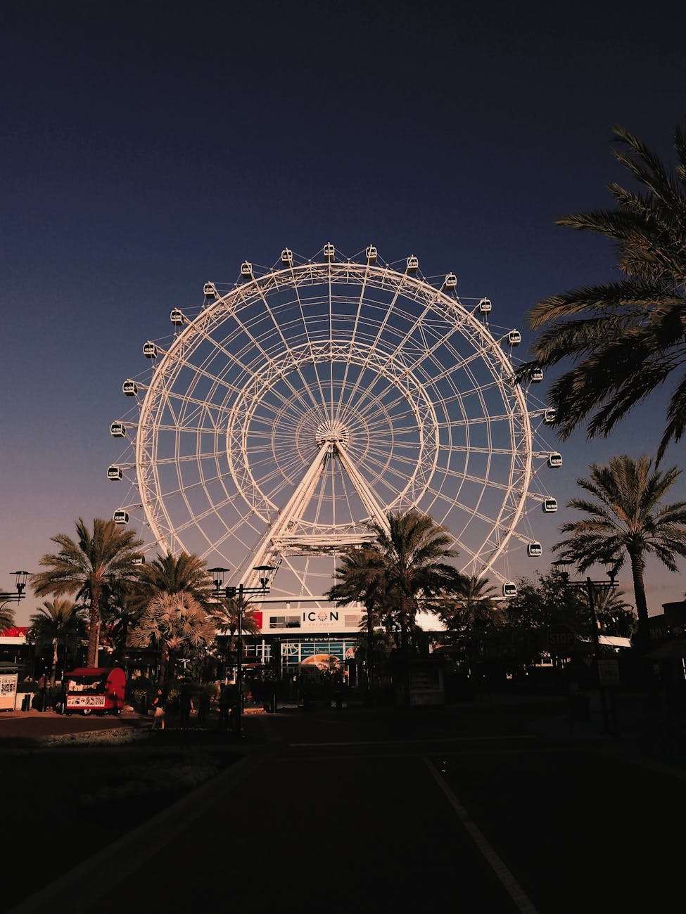 a photo of a white ferris wheel