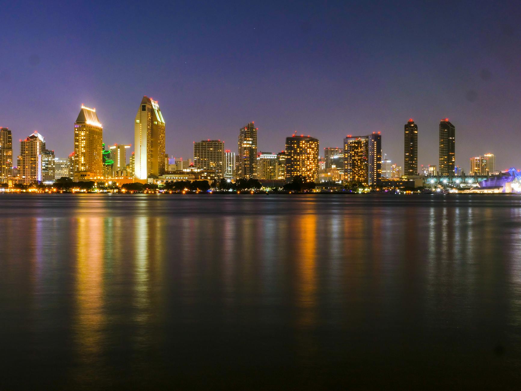 cityscape scenery during nighttime
