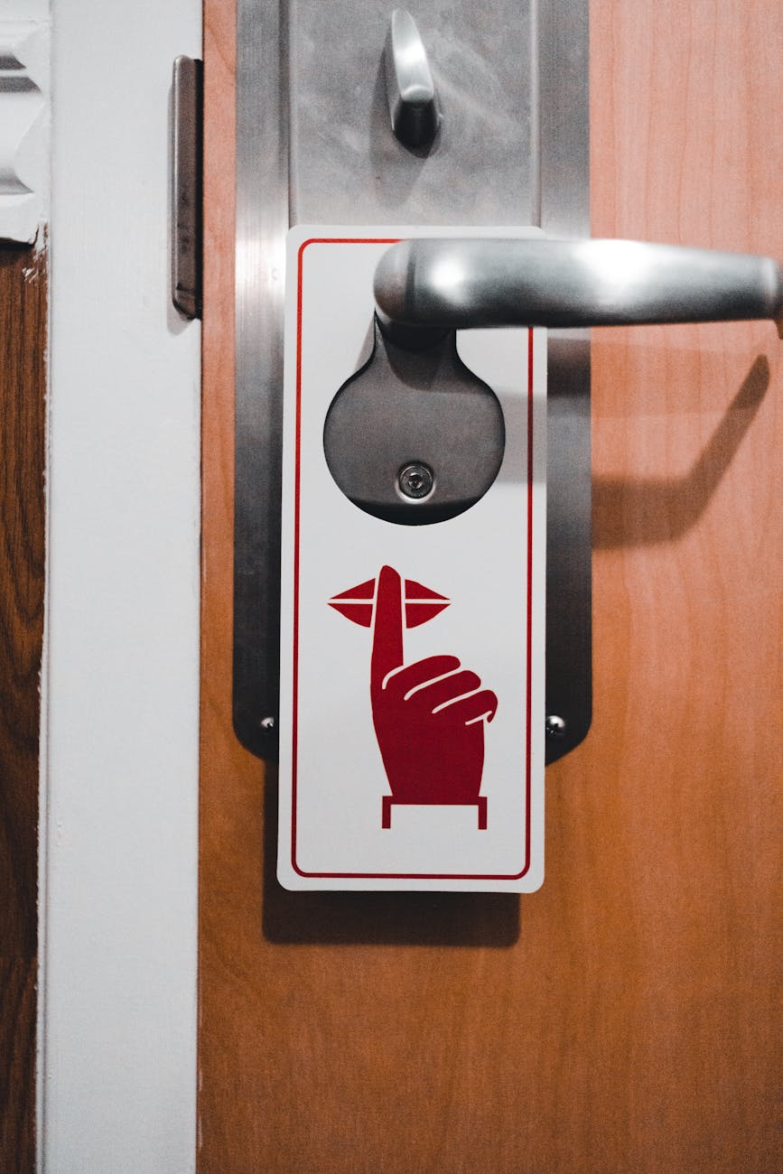 door handle with be quiet sign
